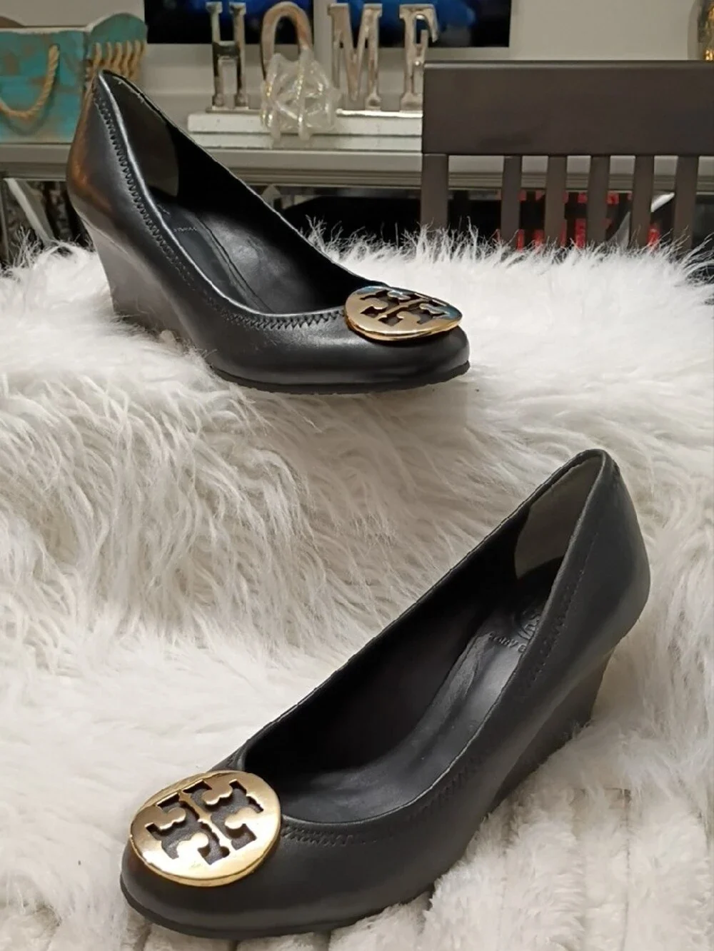 Tory Burch Chelsea Black Leather Wedge Pumps with Gold Logo 6M